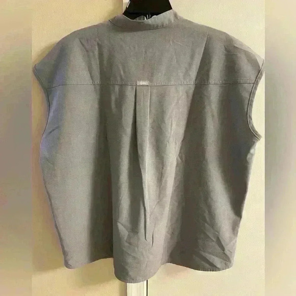 Figs NWOT technical collection grey side pockets scrub top men. Large - Picture 3 of 5